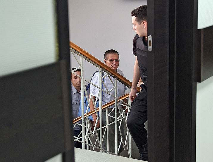 Суд над бывшим министром. Улюкаев домашний арест. Фото Улюкаева до ареста. Улюкаев и Сигарев фото.