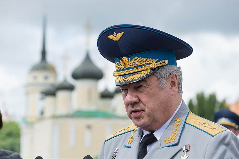 Бывший главнокомандующий ВКС России Виктор  Бондарев 