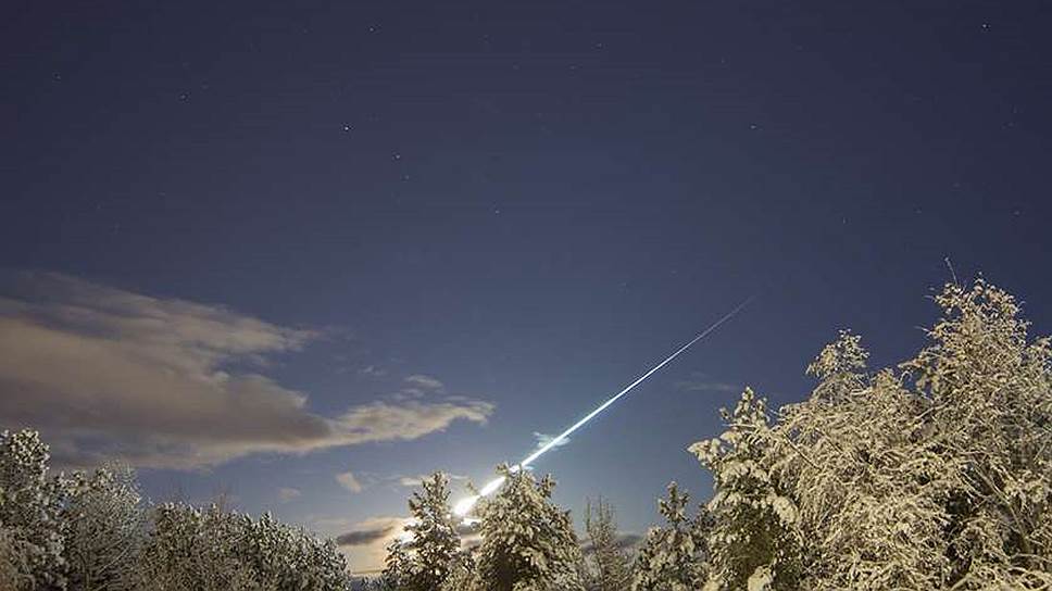 Метеор в небе над Мурманской областью