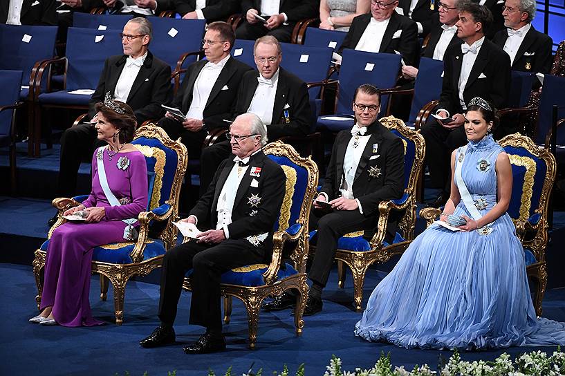 Слева направо: королева Швеции Сильвия, король Швеции Карл XVI Густав, принц Даниэль и кронпринцесса Виктория