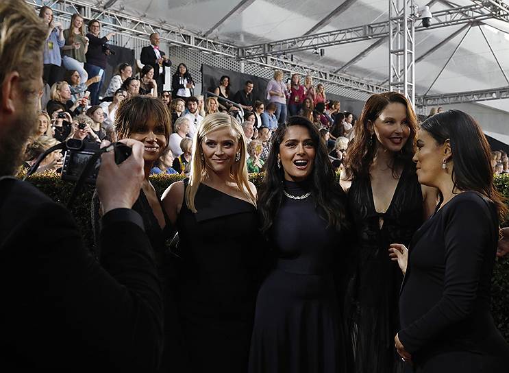 Слева направо: актрисы Холли Берри, Риз Уизерспун, Сальма Хайек, Эшли Джадд и Ева Лонгория