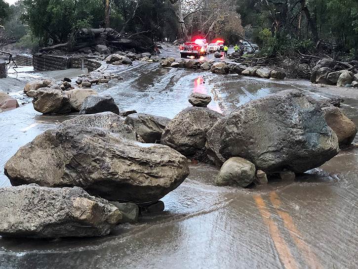 Монтесито, штат Калифорния (США).  Вызванные проливными дождями сели и оползни унесли жизни не менее 17 человек