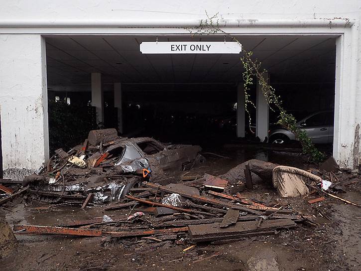 Монтесито, штат Калифорния (США).  В результате непогоды были разрушены 100 частных домов. Тысячи людей были вынуждены покинуть свои дома
