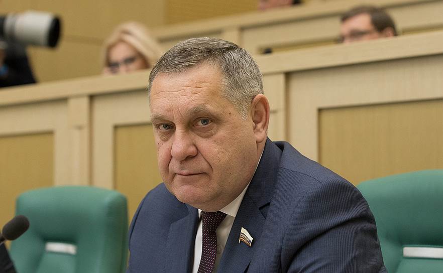 Заместитель председателя комитета Совета федерации по обороне и безопасности Александр Ракитин
