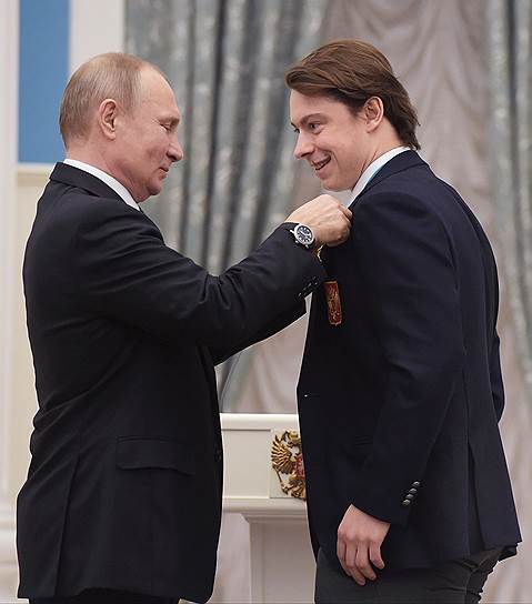 Владимир Путин и и хоккеист Никита Гусев