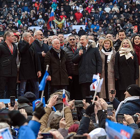 Гимн России вместе с действующим президентом, олимпийскими чемпионами и российскими звездами пел весь стадион