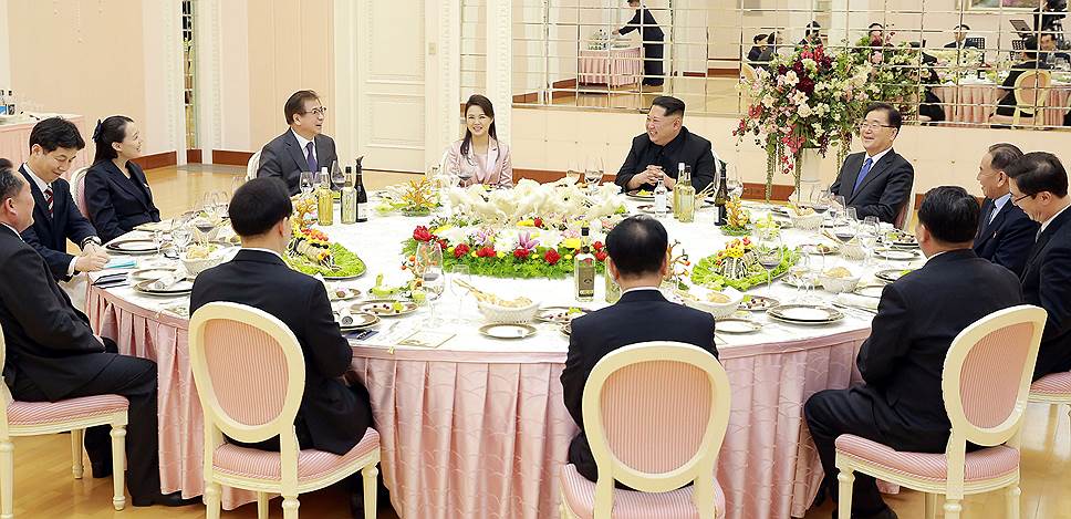Переговоры между представителем южнокорейского президента Чон Ый Ёном и лидером КНДР Ким Чен Ыном
