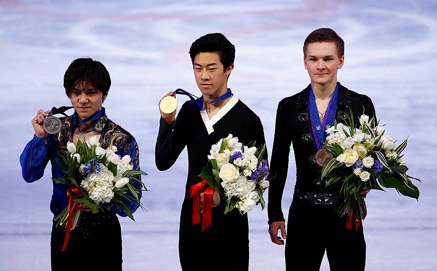 Фигуристы слева направо: Шома Уно (Япония), Натан Чен (США), Михаил Коляда (Россия)