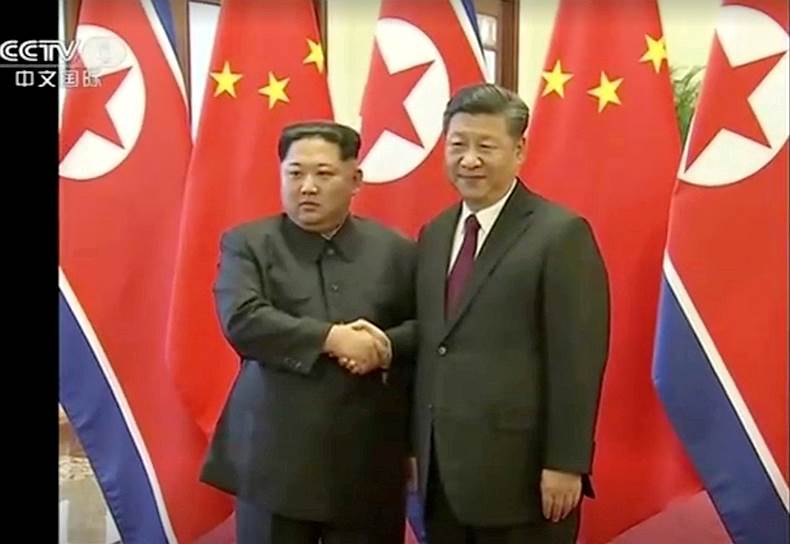 Лидер КНДР Ким Чен Ын с председателем КНР Си Цзиньпином