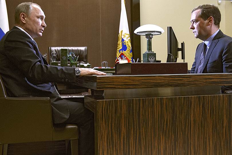 Президент России Владимир Путин (слева) и премьер-министр Дмитрий Медведев