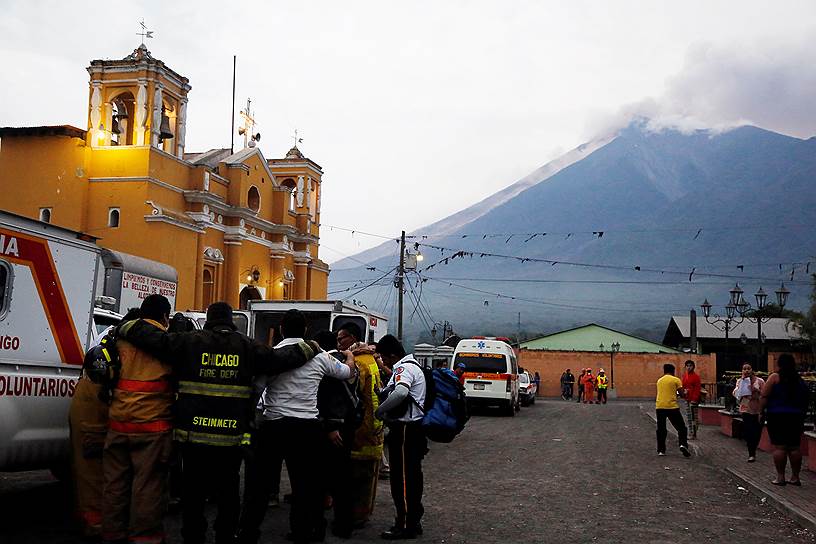 Более 3 тыс. человек были эвакуированы из-за извержения вулкана в Гватемале