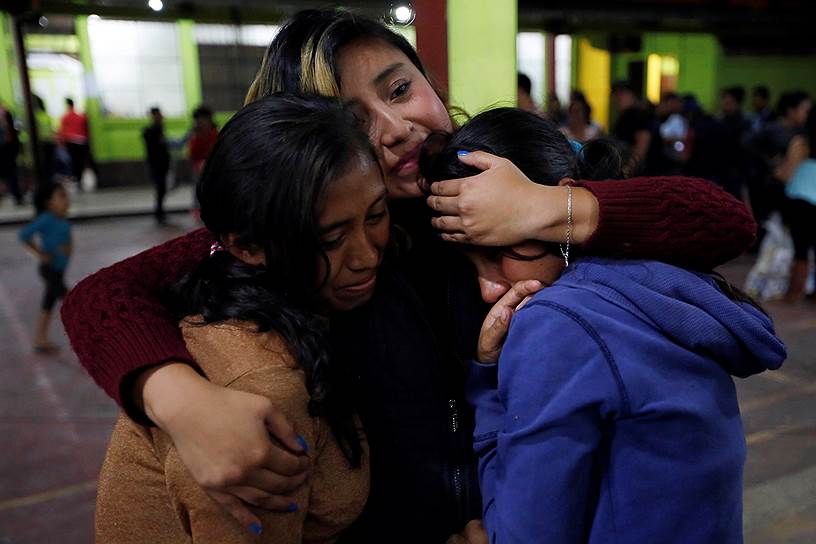 В Гватемале объявлен трехдневный траур в связи с гибелью людей при извержении вулкана Фуэго