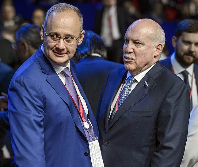 Советник президента Антон Кобяков (слева)