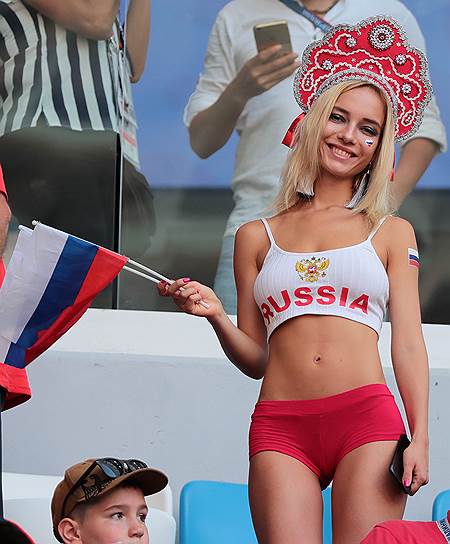 Наталья Немчинова на трибуне стадиона в Самаре