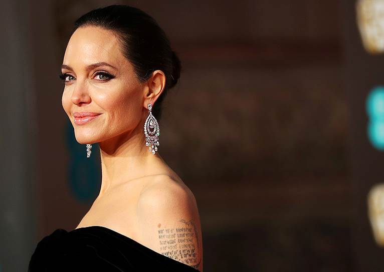 На втором месте — Анджелина Джоли, которая получила большую часть из своего дохода ($28 млн) за роль в фильме «Малефисента 2»