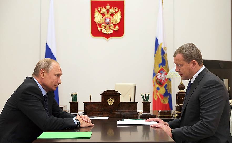 Президент России Владимир Путин и врио губернатора Астраханской области Сергей Морозов