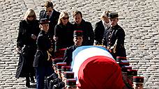 Шарль Азнавур похоронен под Парижем