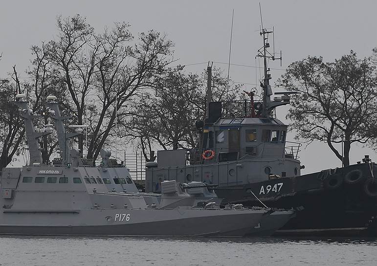 Арестованные украинские корабли в порту Керчи