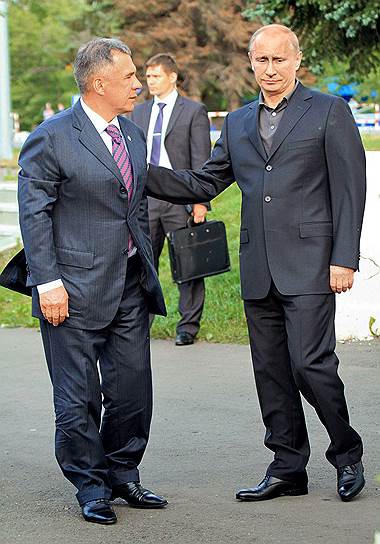 Глава Татарстана Рустам Минниханов (слева) и президент России Владимир Путин