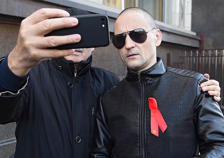 Лидер движения «Левый фронт» Сергей Удальцов (справа)