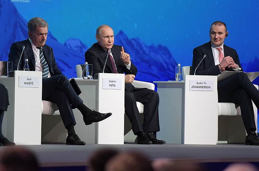 Слева направо: президенты Финляндии, России и Исландии Саули Ниинистё, Владимир Путин и Гудни Торласиус Йоханнессон