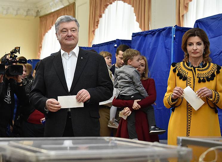 Кандидат в президенты Украины Петр Порошенко с женой Мариной