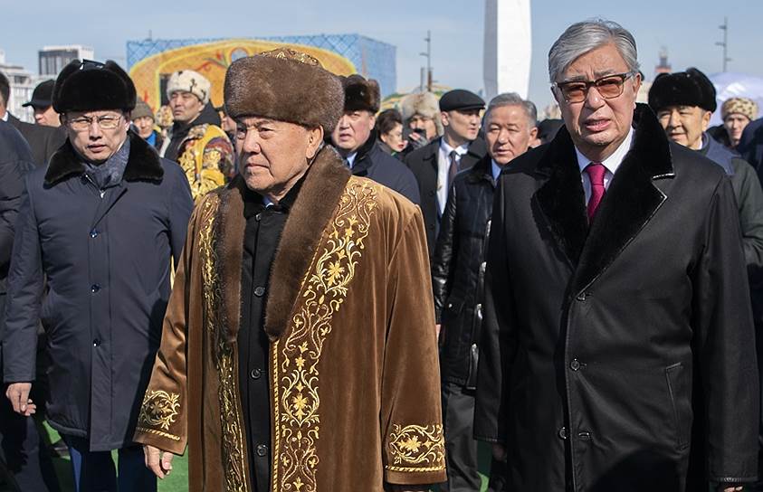 Экс-президент Казахстана Нурсултан Назарбаев (слева) и действующий глава республики Касым-Жомарт Токаев