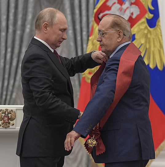 Президент России Владимир Путин (слева) и ректор МГУ Виктор Садовничий