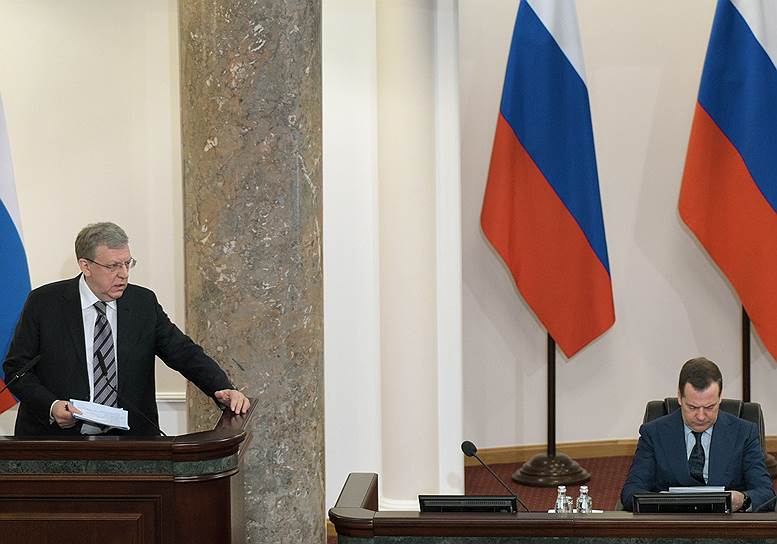 Председатель Cчетной палаты России Алексей Кудрин (слева) и председатель правительства России Дмитрий Медведев