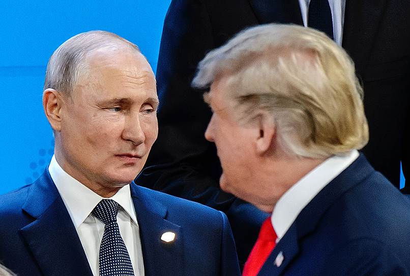 Президент России Владимир Путин (слева) и президент США Дональд Трамп 