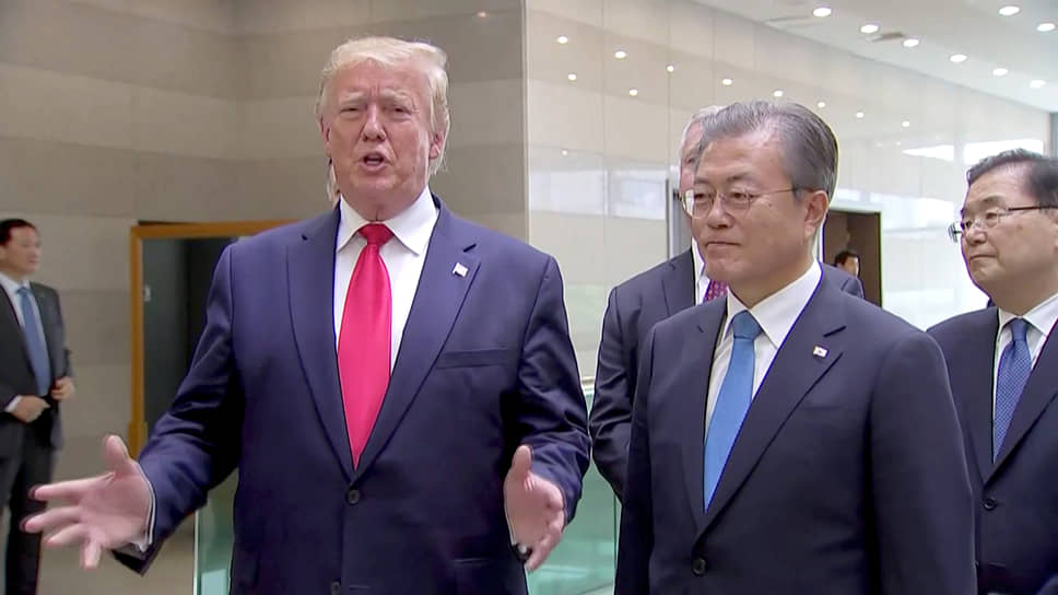 Президент США Дональд Трамп (слева) и президент Южной Кореи Мун Чжэ Ин