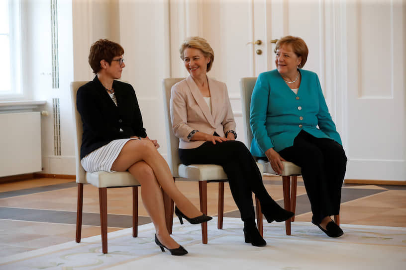 Слева направо: министр обороны Германии Аннегрет Крамп-Карренбауэр, глава Еврокомиссии Урсула фон дер Ляйен, канцлер ФРГ Ангела Меркель