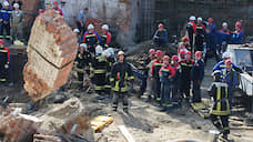 Рабочий погиб при обрушении здания в Новосибирске, судьба восьми неизвестна