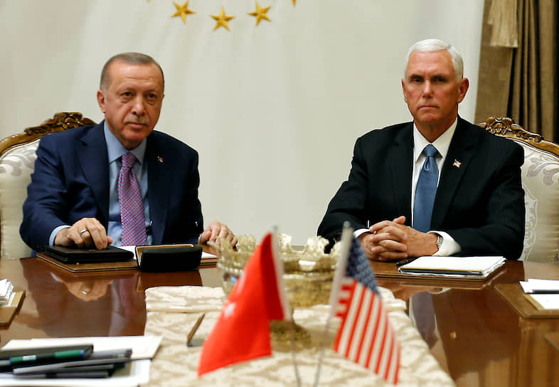 Президент Турции Реджеп Тайип Эрдоган (слева) и вице-президент США Майк Пенс