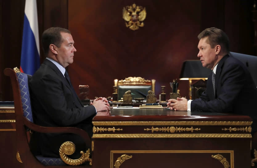 Председатель правительства РФ Дмитрий Медведев (слева) и председатель правления компании «Газпром» Алексей Миллер 