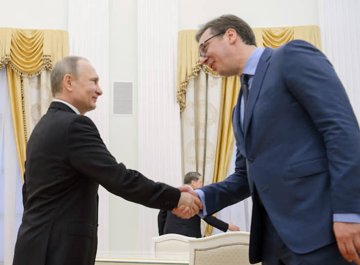 Президенты России и Сербии Владимир Путин (слева) и Александр Вучич