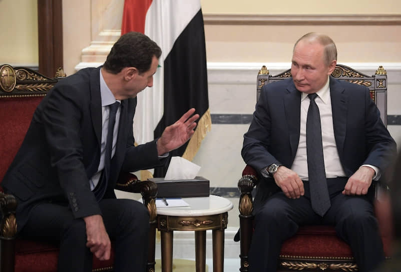 Президенты Сирии и России Башар Асад (слева) и Владимир Путин во время встречи в Дамаске 7 января