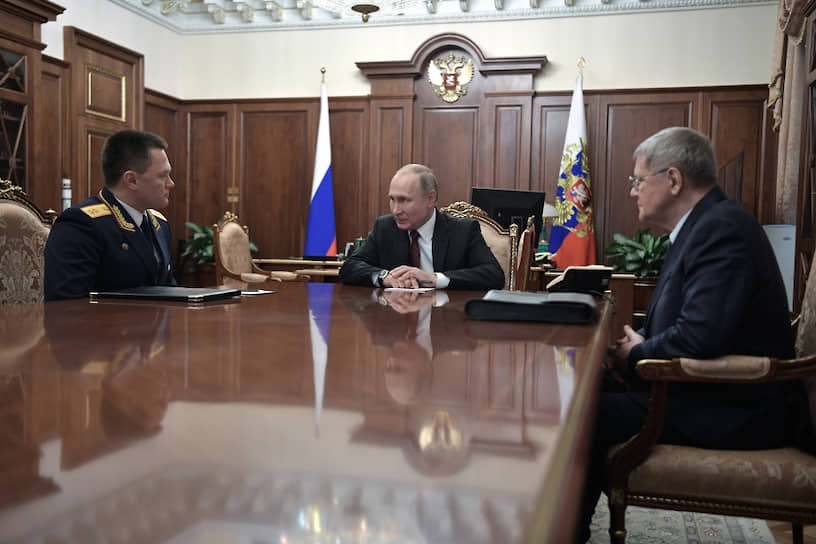 Слева направо: кандидат в генеральные прокуроры Игорь Краснов, президент Владимир Путин и бывший генпрокурор Юрий Чайка
