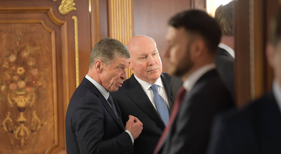 Заместитель главы администрации президента России Дмитрий Козак (слева) и посол России в Белоруссии Дмитрий Мезенцев