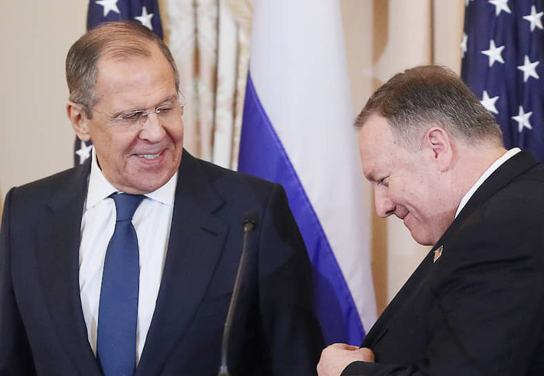 Глава МИД России Сергей Лавров (слева) и госсекретарь США Майк Помпео
