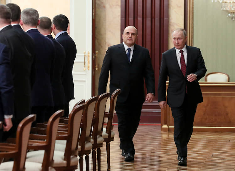 Премьер министр и президент России Михаил Мишустин (слева) и Владимир Путин