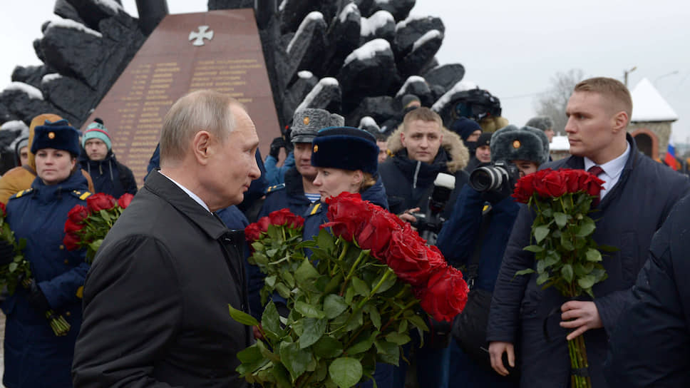 Путин Возлагает Цветы Ельцину Фото
