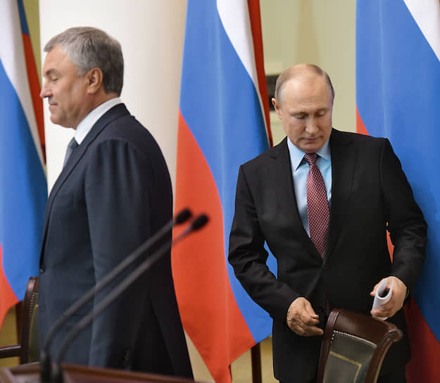 Председатель Госдумы Вячеслав Володин (слева) и президент России Владимир Путин