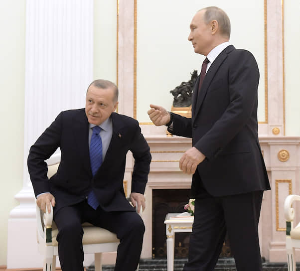 Президенты Турции и России Реджеп Тайип Эрдоган (слева) и Владимир Путин