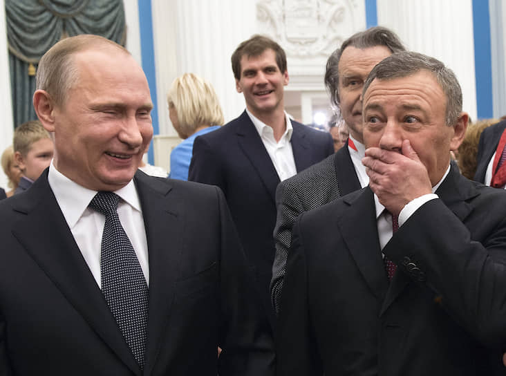 Президент России Владимир Путин (слева) и бизнесмен Аркадий Ротенберг