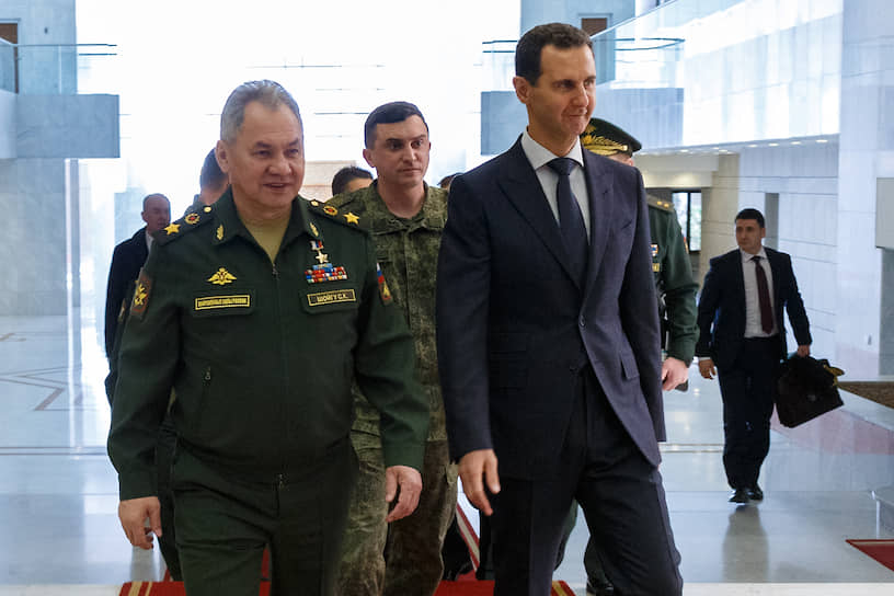 Министр обороны России Сергей Шойгу (слева) и президент Сирии Башар Асад