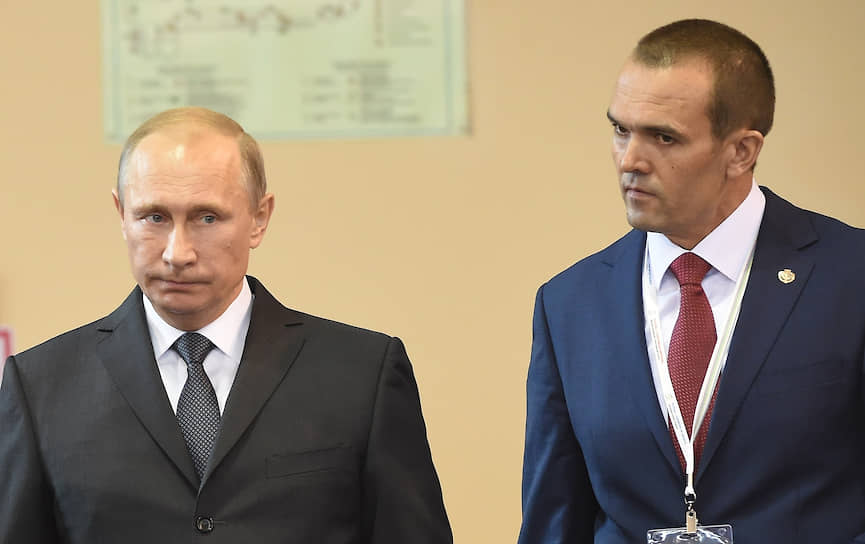 Президент России Владимир Путин (слева) и бывший глава Чувашии Михаил Игнатьев