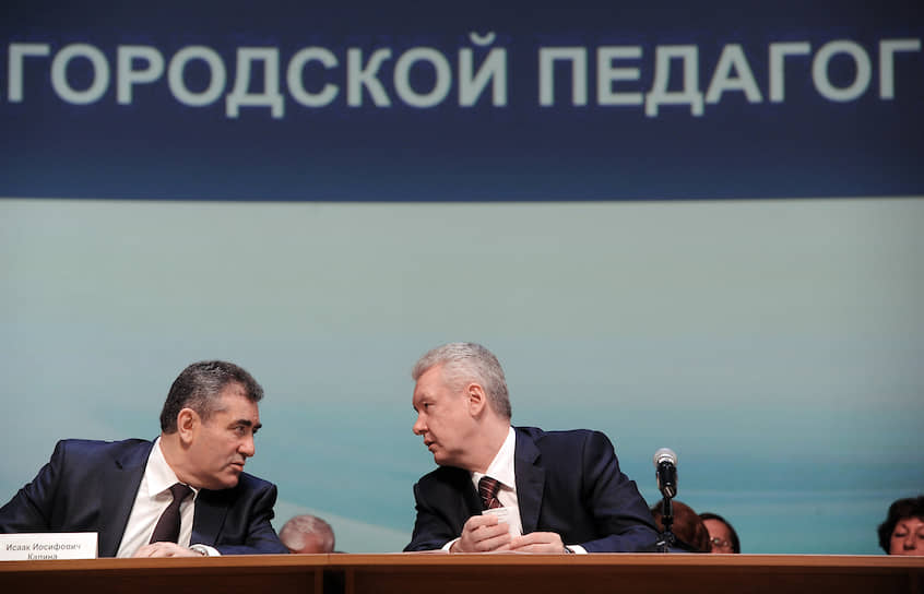 Бывший руководитель департамента образования Москвы Исаак Калина (слева) и мэр Сергей Собянин 