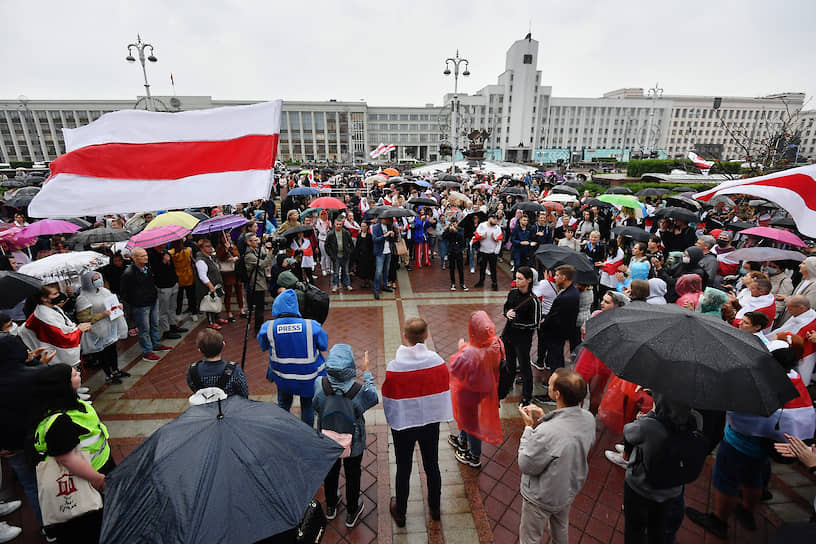 Акция оппозиции на площади Независимости в Минске