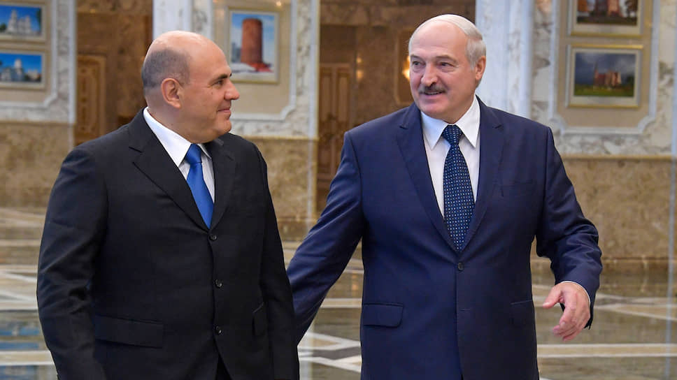 Премьер-министр России Михаил Мишустин (слева) и президент Белоруссии Александр Лукашенко